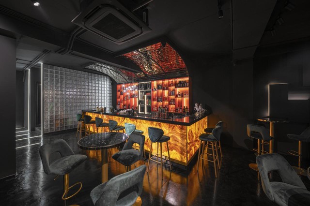 Red Carpet Bistro & Lounge  - Thư giãn theo phong cách công xưởng - Ảnh 3.
