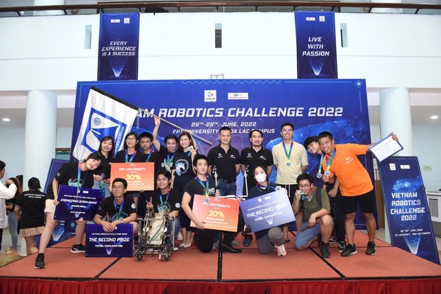 Học sinh 41 trường THPT thi đấu Robot cực gay cấn tại vòng chung kết Vietnam Robotics Challenge - Ảnh 2.