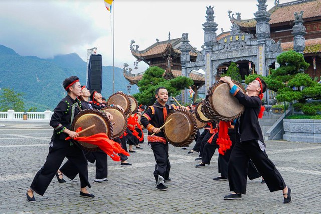 Show nghệ thuật “Chuyện tình Đỗ Quyên”: Khi văn hoá bản địa được đánh thức trên đỉnh trời - Ảnh 6.