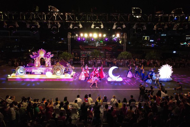 Đà Nẵng náo nhiệt với đêm lễ hội Carnival đường phố Sun Fest đầu tiên - Ảnh 9.
