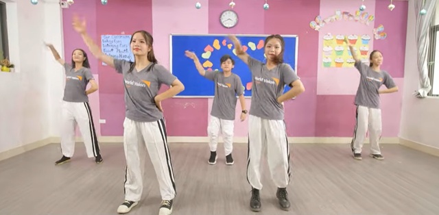 Cùng Hoa hậu Ngọc Hân và MC Phan Anh tham gia điệu nhảy ý nghĩa “Vũ điệu Lớp học vui” - Ảnh 3.