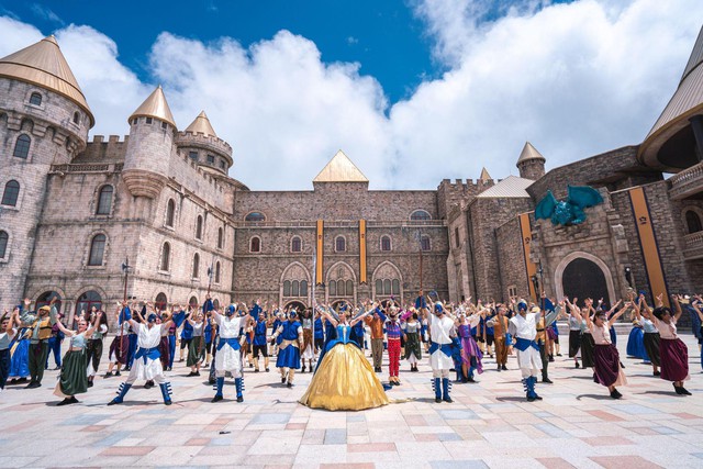 M&ugrave;a h&egrave; b&ugrave;ng nổ với chiến dịch &ldquo;Take me to Sun World&rdquo; tại c&aacute;c c&ocirc;ng vi&ecirc;n giải tr&iacute; h&agrave;ng đầu Việt Nam - Ảnh 2.