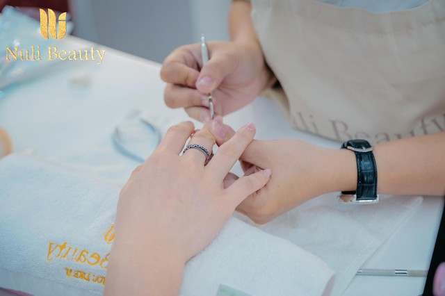 Ghé thăm tiệm nail và make up ngập sắc hồng giữa lòng quận 7 cho cô dâu mùa cưới - Ảnh 5.