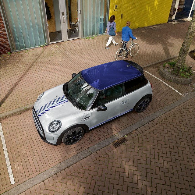MINI Cooper Brick Lane sắp ra mắt tại Việt Nam - Phiên bản mới mang nghệ thuật độc đáo của đường phố Anh Quốc - Ảnh 2. MINI Cooper Brick Lane sắp ra mắt tại Việt Nam - Phiên bản mới mang nghệ thuật độc đáo của đường phố Anh Quốc - Ảnh 2.