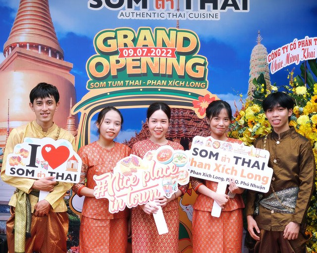 Đổ bộ xuống con đường ẩm thực Phan Xích Long, nhà hàng Som Tum Thai tiếp tục ghi điểm với thực khách - Ảnh 2.