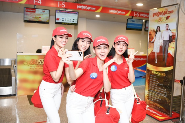 Top 38 Miss World Vietnam 2022 khoe sắc, bất ngờ đổ bộ sân bay - Ảnh 2.