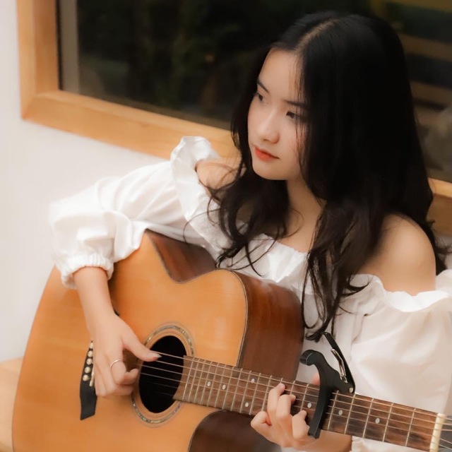 Ôm guitar đàn hát ngọt lịm, nữ sinh ĐH FPT “bỏ túi” hàng chục clip TikTok triệu views cùng nửa triệu followers trên kênh Youtube - Ảnh 6.