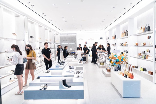 Trải nghiệm mua sắm &ldquo;thơm v&agrave; đẹp&rdquo; tại sự kiện khai trương CHARLES & KEITH Vincom B&agrave; Triệu - Ảnh 6.