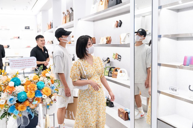 Trải nghiệm mua sắm &ldquo;thơm v&agrave; đẹp&rdquo; tại sự kiện khai trương CHARLES & KEITH Vincom B&agrave; Triệu - Ảnh 7.