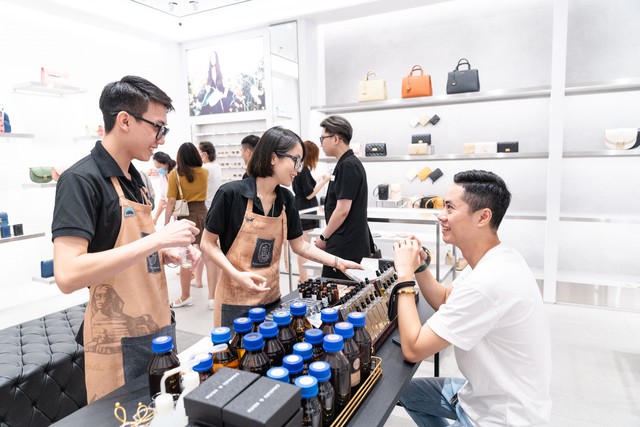 Trải nghiệm mua sắm &ldquo;thơm v&agrave; đẹp&rdquo; tại sự kiện khai trương CHARLES & KEITH Vincom B&agrave; Triệu - Ảnh 9.
