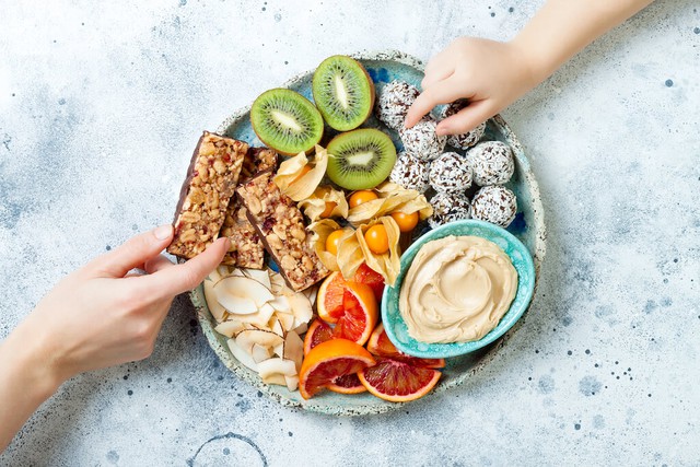 3 kiểu ăn vặt mà hội mê đồ ăn nhìn vào nhất định sẽ thấy bóng dáng của bản thân - Ảnh 1.