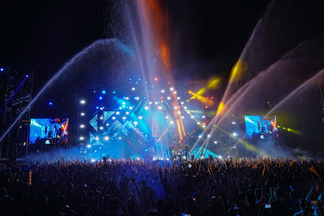 Crystal Rave Hạ Long - Lễ hội âm nhạc EDM trên biển đổ bộ tại Bãi Cháy - Ảnh 6.