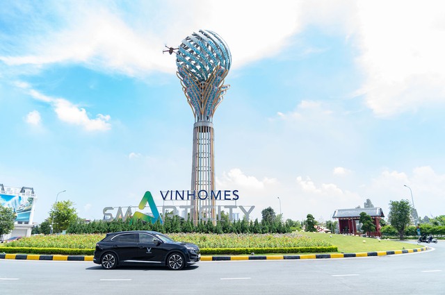 Hàng nghìn khách xếp hàng để lái thử VF 8, nhiều người tranh thủ chốt cọc sớm - Ảnh 9.