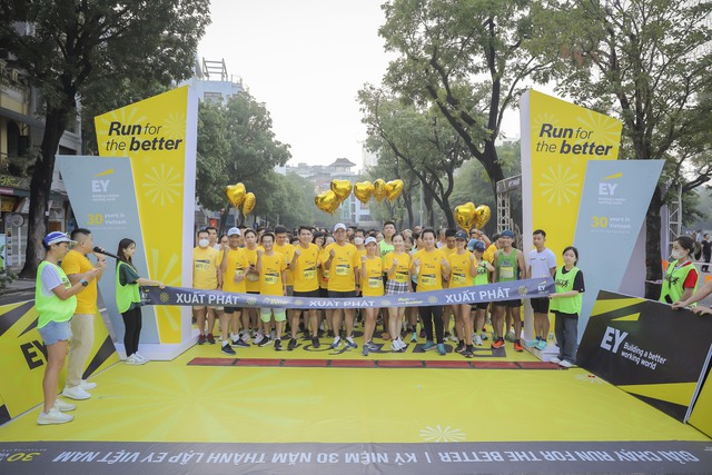 EY Việt Nam lần đầu tiên tổ chức giải chạy “Run for the better”: 30 năm không ngừng phấn đấu vì giá trị và niềm tin - Ảnh 1.