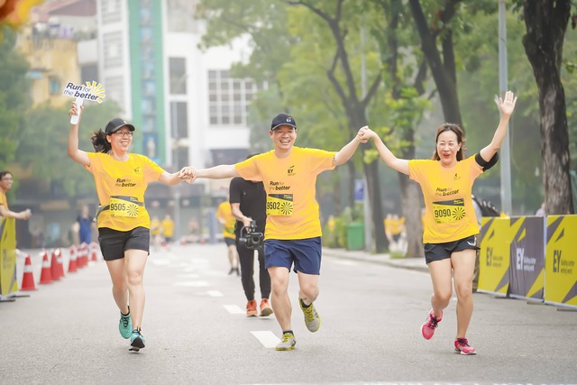 EY Việt Nam lần đầu tiên tổ chức giải chạy “Run for the better”: 30 năm không ngừng phấn đấu vì giá trị và niềm tin - Ảnh 5.