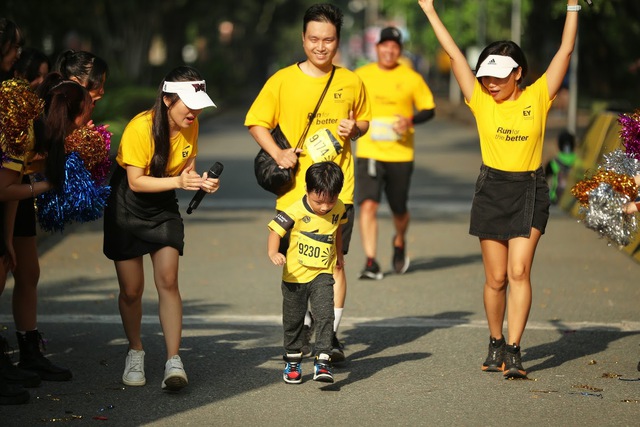 EY Việt Nam lần đầu tiên tổ chức giải chạy “Run for the better”: 30 năm không ngừng phấn đấu vì giá trị và niềm tin - Ảnh 6.