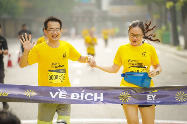 EY Việt Nam lần đầu tiên tổ chức giải chạy “Run for the better”: 30 năm không ngừng phấn đấu vì giá trị và niềm tin - Ảnh 7.