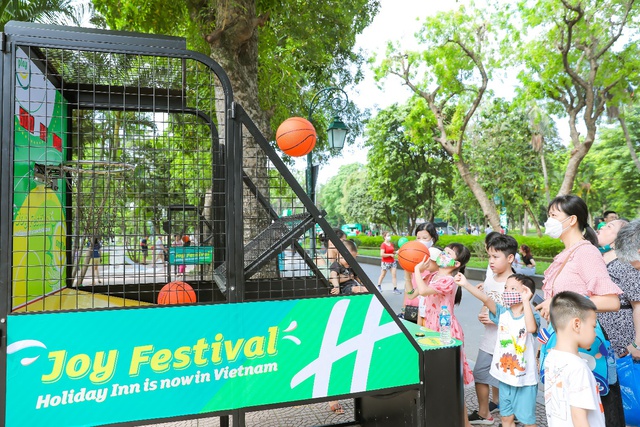 10.000 người tham dự Lễ Hội Cười Vang của Holiday Inn ch&agrave;o đ&oacute;n du lịch trở lại - Ảnh 2.