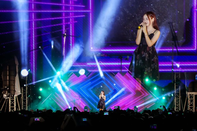 Binz, DJ Mie khiến ĐH FPT Hà Nội hoá “chảo lửa” trong đêm đại nhạc hội FPT Summer Camp - Ảnh 9.