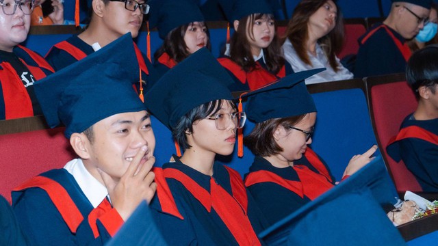 Sinh viên FPT Skillking Hồ Chí Minh xúc động trong lễ tốt nghiệp - Ảnh 1.