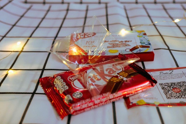 Săn lùng KitKat phiên bản giới hạn cho 6 môn thi THPT, cùng lời chúc từ Khánh Vy qua công nghệ Hologram mới lạ! - Ảnh 6.