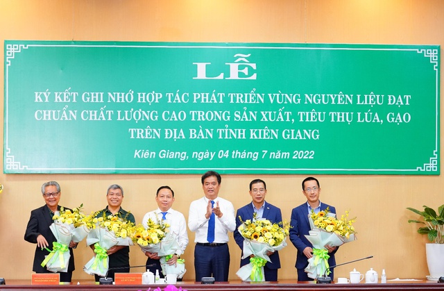 Lộc Trời hợp tác MB Bank tổ chức sản xuất lúa gạo quy mô lớn - Ảnh 1.