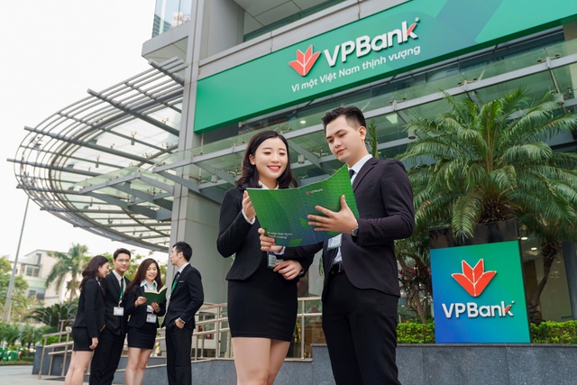 VPBank lập kỷ lục với biển quảng cáo tòa nhà in tên 10.000 CBNV - Ảnh 2.