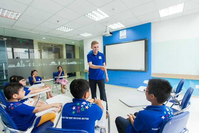 Nước mắt nơi giảng đường, câu chuyện trẻ con nhưng người lớn cần hành động - Ảnh 2.