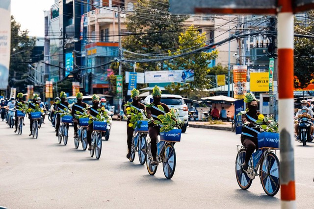 Roadshow khuấy đảo các tuyến phố tại Cần Thơ, hàng loạt TikToker bắt trend mới - Ảnh 3.