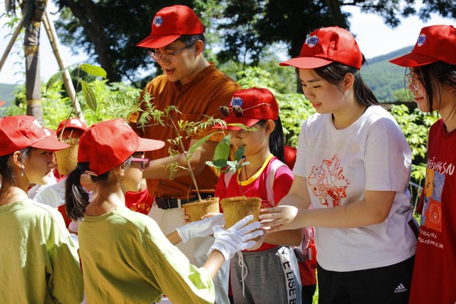 Không chỉ đóng góp ý tưởng, Thế Hệ Xanh trồng 3.000 cây cho Vườn quốc gia Vũ Quang (Hà Tĩnh) - Ảnh 4.