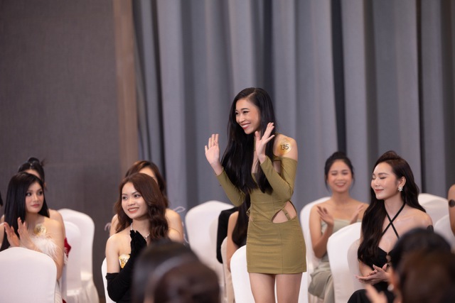 “Đột nhập” hậu trường buổi sơ khảo Miss Grand Vietnam: Nam Em xuất hiện bất ngờ - Ảnh 4.