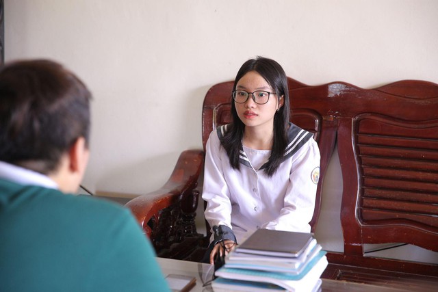 Từ học lệch tới hành trình đạt thành tích xuất sắc kỳ thi THPT với hai nữ sinh chuyên Lê Hồng Phong - Ảnh 2.