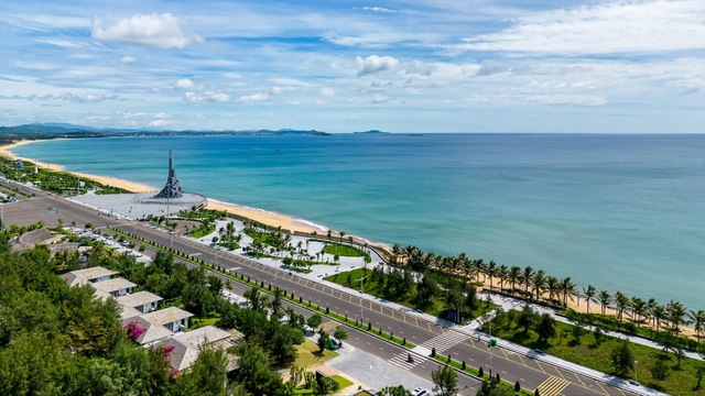 Phú Yên bứt tốc trở thành trung tâm du lịch - Ảnh 1.