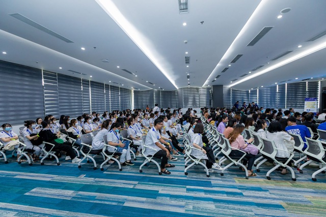 Campus Tour FPT Long Châu: Cơ hội “vàng” trải nghiệm thực tế cho sinh viên ngành Dược - Ảnh 2.