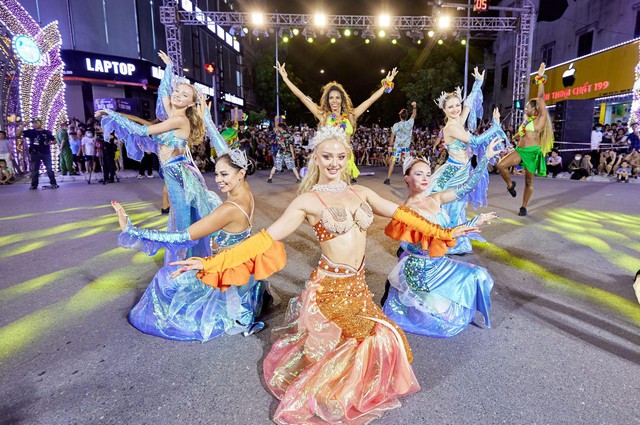 Hà Nam tưng bừng hai đêm Lễ hội đường phố Carnival đa màu sắc - Ảnh 6.
