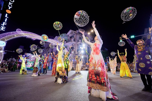 Hà Nam tưng bừng hai đêm Lễ hội đường phố Carnival đa màu sắc - Ảnh 9.