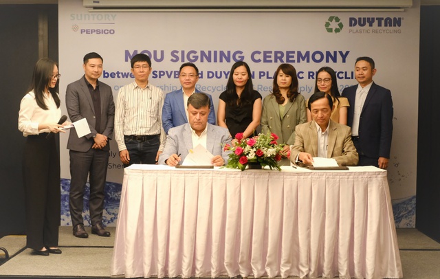 Suntory PepsiCo ký kết biên bản hợp tác chiến lược với Nhựa Tái Chế Duy Tân - Ảnh 2.