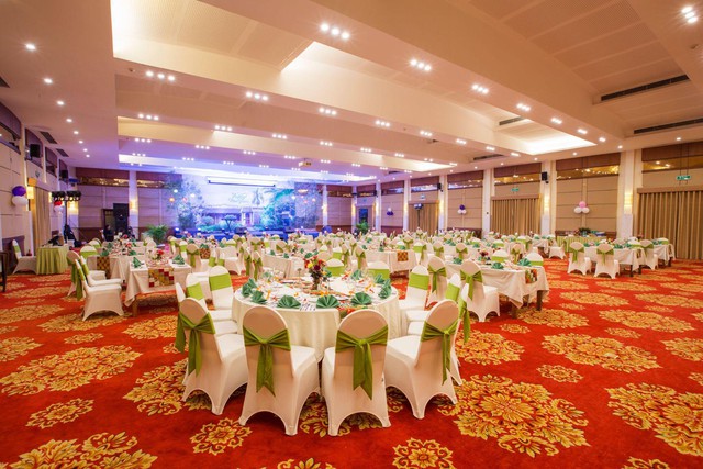 Trải nghiệm tổ chức sự kiện và nghỉ dưỡng tại Emeralda Resort Ninh Bình - Ảnh 2.