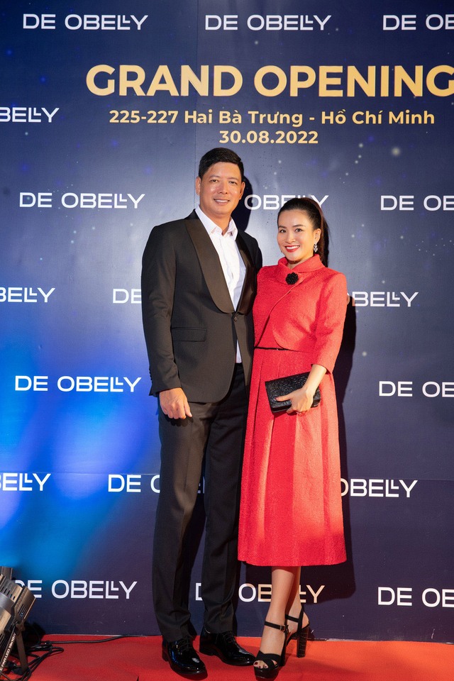 ​ Thanh Thúy - Đức Thịnh tình tứ ở sự kiện khai trương De Obelly và Sohee - Ảnh 1.
