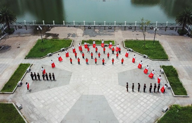 Sinh viên Viện CNTT T3H nhảy flashmob chào năm học mới - Ảnh 5.