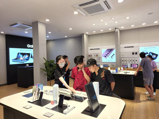Không gian công nghệ cao cấp trong “Cửa hàng trải nghiệm Samsung” có sức hấp dẫn như thế nào? - Ảnh 4.