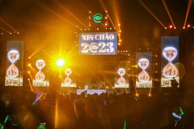 Mãn nhãn với dàn âm thanh, ánh sáng, pháo hoa trong Ecopark Countdown 2023 - Ảnh 1.