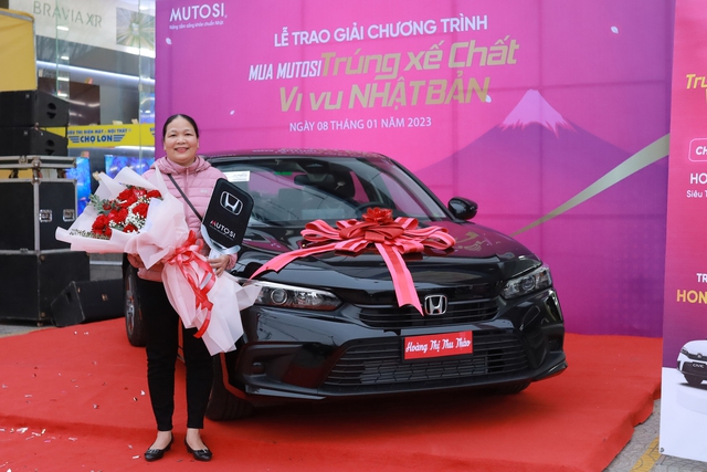 Rước lộc xuân, Mutosi trao thưởng ô tô Honda Civic E 2022 cho khách hàng - Ảnh 1.