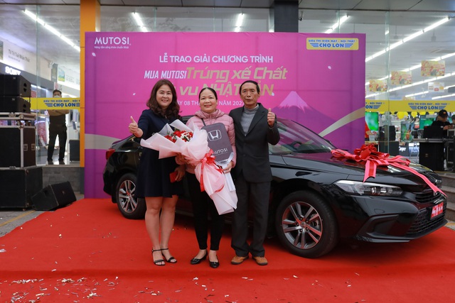 Rước lộc xuân, Mutosi trao thưởng ô tô Honda Civic E 2022 cho khách hàng - Ảnh 2.