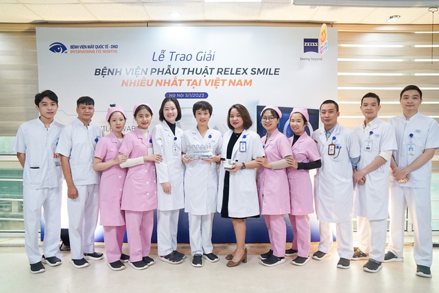 Bệnh viện Mắt Quốc tế DND nhận giải &ldquo;Bệnh viện phẫu thuật ReLEx SMILE bằng phương ph&aacute;p của Zeiss nhiều nhất tại Việt Nam&rdquo; - Ảnh 3.