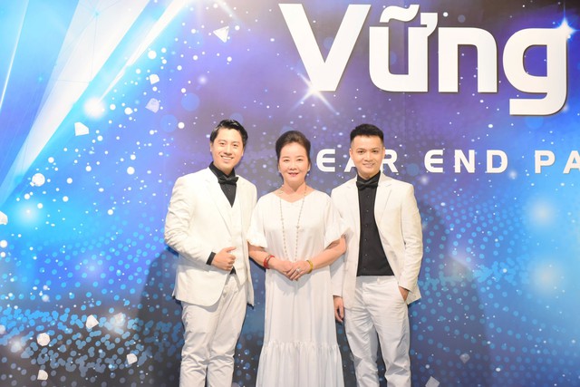 DRH Clinic tổng kết năm 2022, tiếp tục h&agrave;nh tr&igrave;nh giải cứu l&agrave;n da Việt - Ảnh 3.