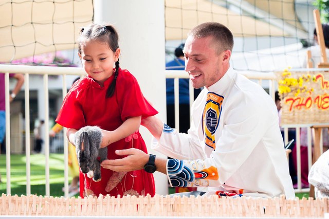 Đón Tết Quý Mão siêu vui với lễ hội mùa xuân tại Royal School - Ảnh 1.