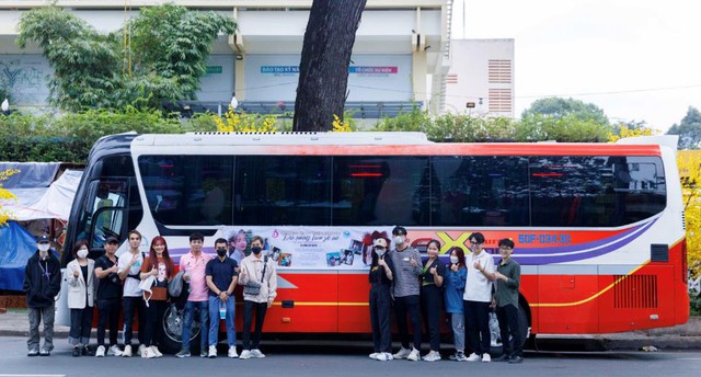 “Đủ nắng hoa sẽ nở” lan toả yêu thương cùng quản lý và cộng đồng TikTok Live - Ảnh 1.