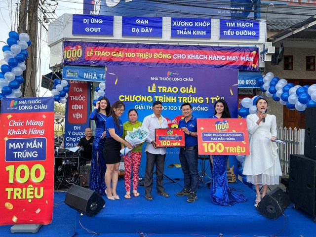 FPT Long Ch&acirc;u &ldquo;chơi lớn&rdquo; khi cảm ơn kh&aacute;ch h&agrave;ng bằng những phần qu&agrave; với tổng gi&aacute; trị h&agrave;ng trăm triệu đồng - Ảnh 1.