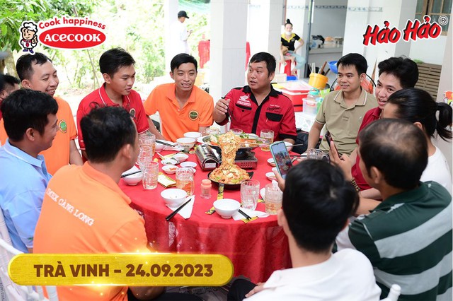 Chi&ecirc;m ngưỡng h&igrave;nh ảnh thực tế g&oacute;i m&igrave; v&agrave;ng 24K v&agrave; tiệc m&igrave; bay d&aacute;t v&agrave;ng độc đ&aacute;o từ Hảo Hảo - Ảnh 1.